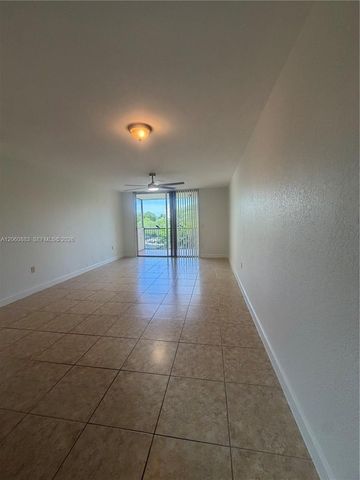 8205 Lake Dr 306, Doral, FL 33166