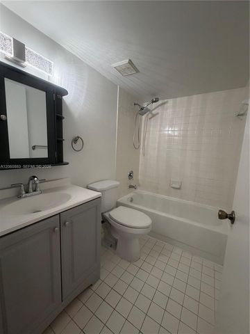 8205 Lake Dr 306, Doral, FL 33166