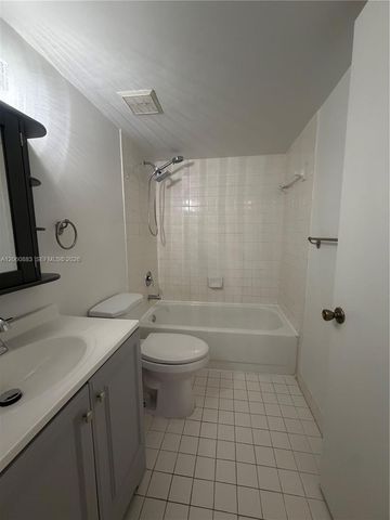 8205 Lake Dr 306, Doral, FL 33166