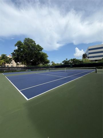 8205 Lake Dr 306, Doral, FL 33166