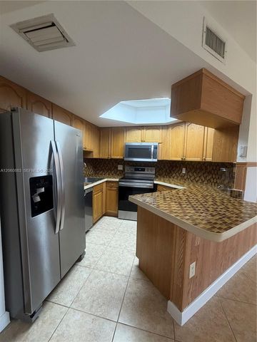 8205 Lake Dr 306, Doral, FL 33166