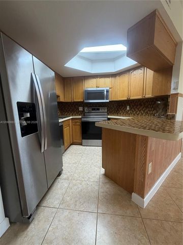 8205 Lake Dr 306, Doral, FL 33166
