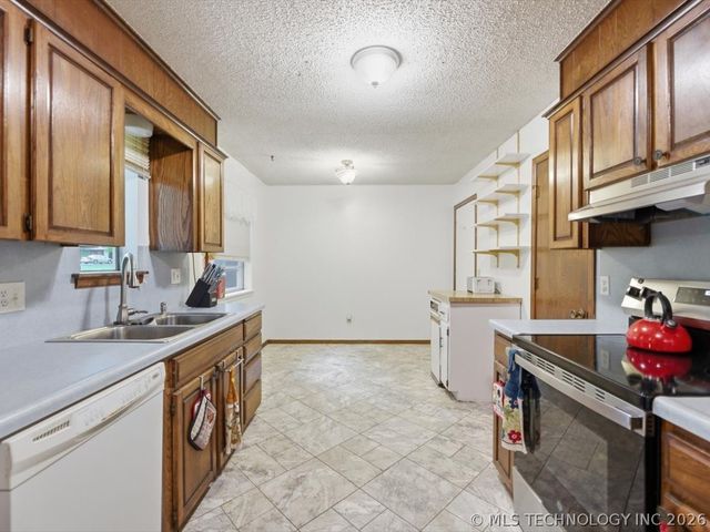 24225 E 112TH Street S, Broken Arrow, OK 74014
