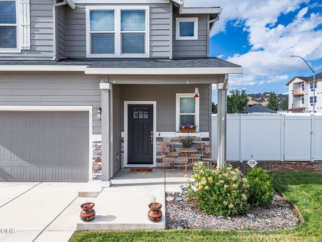 1675 Monarch Lane, Medford, OR 97504