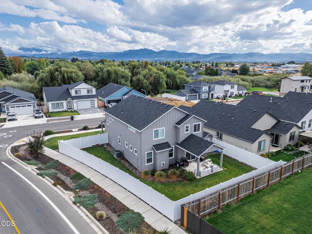 1675 Monarch Lane, Medford, OR 97504