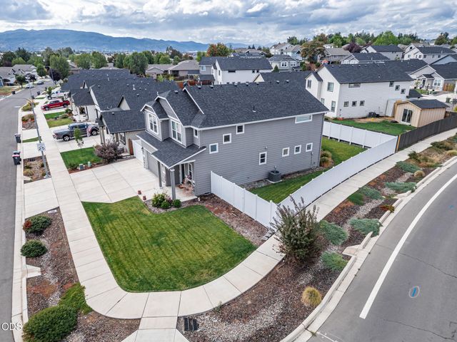 1675 Monarch Lane, Medford, OR 97504