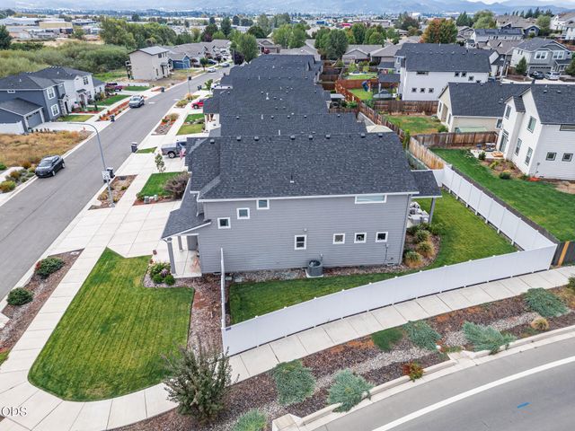 1675 Monarch Lane, Medford, OR 97504