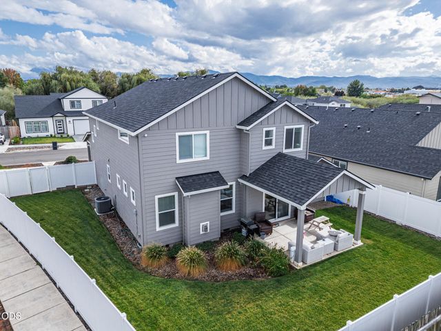 1675 Monarch Lane, Medford, OR 97504