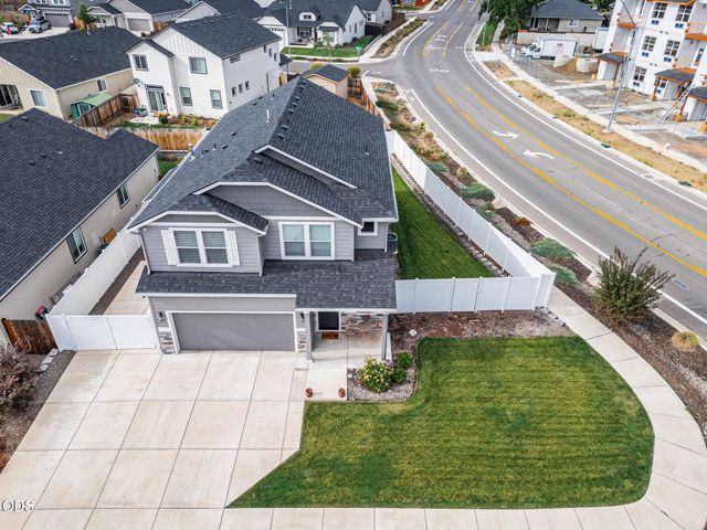 1675 Monarch Lane, Medford, OR 97504