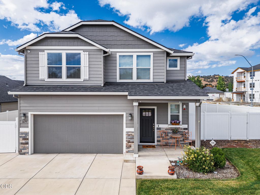 1675 Monarch Lane, Medford, OR 97504
