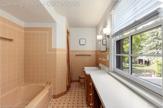 820 Westchester Road, Grosse Pointe Park, MI 48230