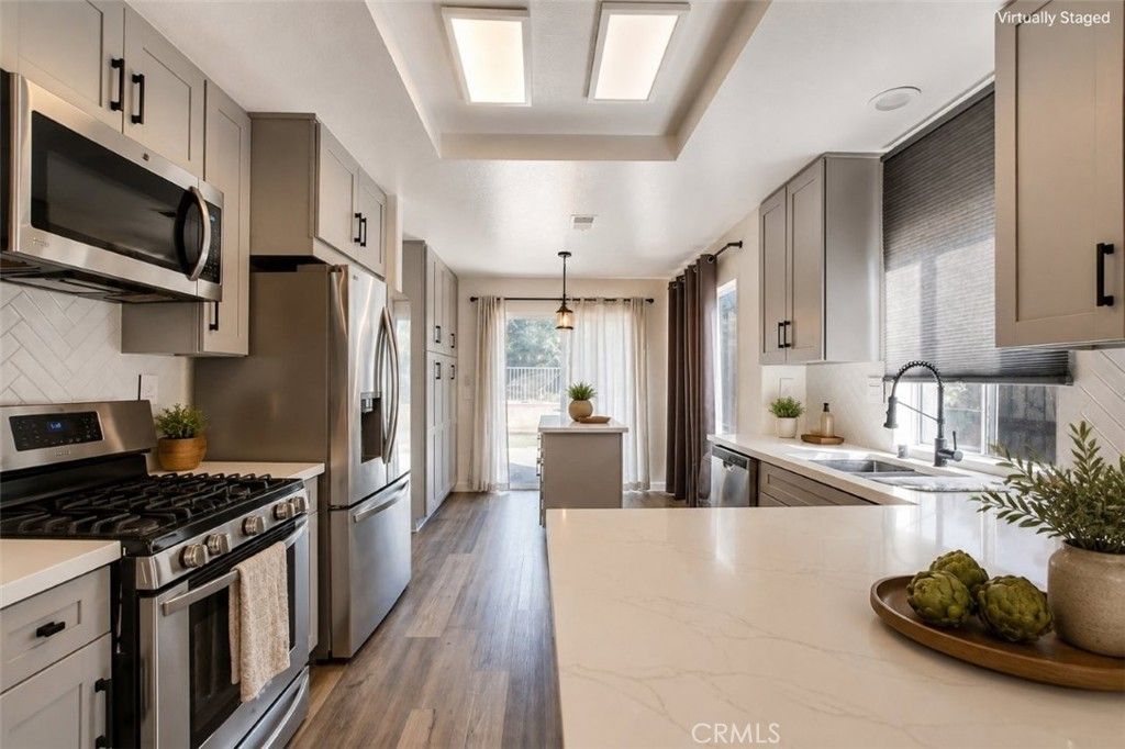 Image 13 of property listing at 39878 Avenida Miguel Oeste, Murrieta, CA 92563