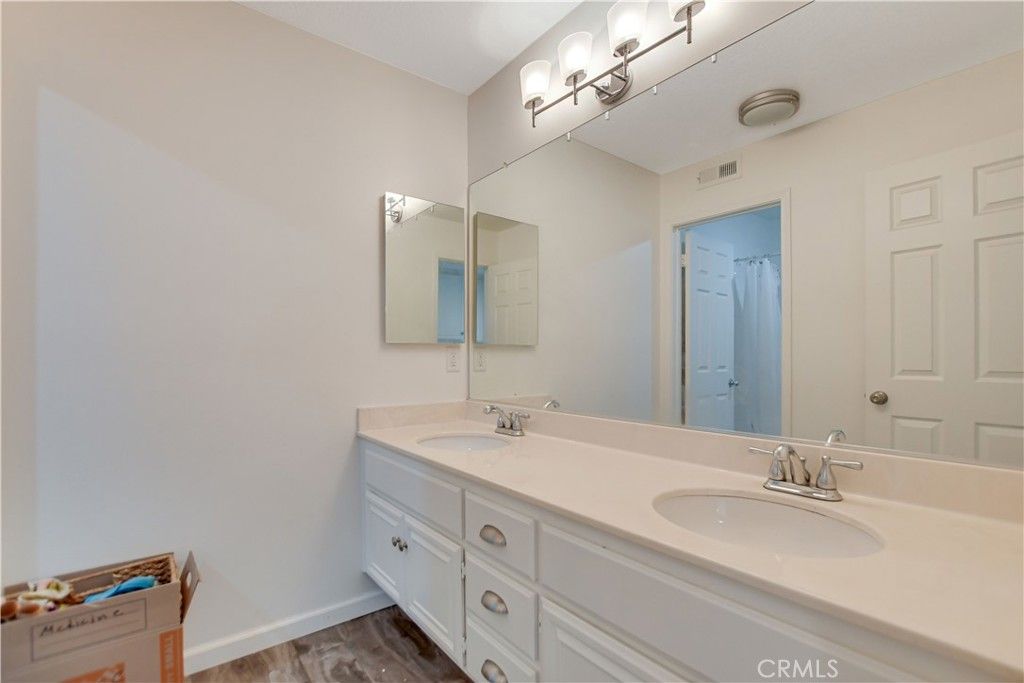 Image 33 of property listing at 39878 Avenida Miguel Oeste, Murrieta, CA 92563