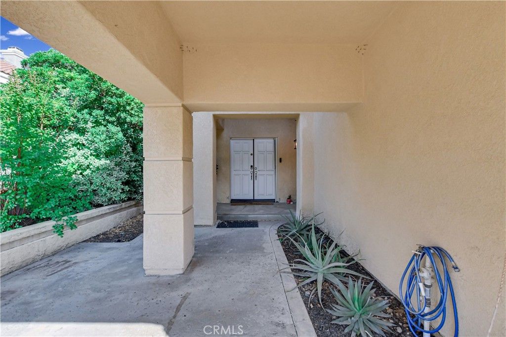 Image 8 of property listing at 39878 Avenida Miguel Oeste, Murrieta, CA 92563