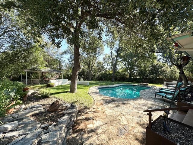 400 Juniper RD, West Lake Hills, TX 78746