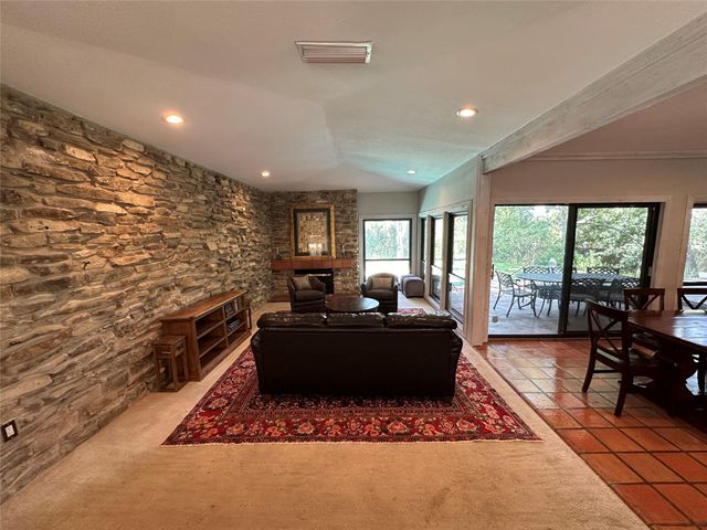 400 Juniper RD, West Lake Hills, TX 78746