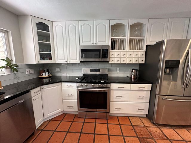 400 Juniper RD, West Lake Hills, TX 78746