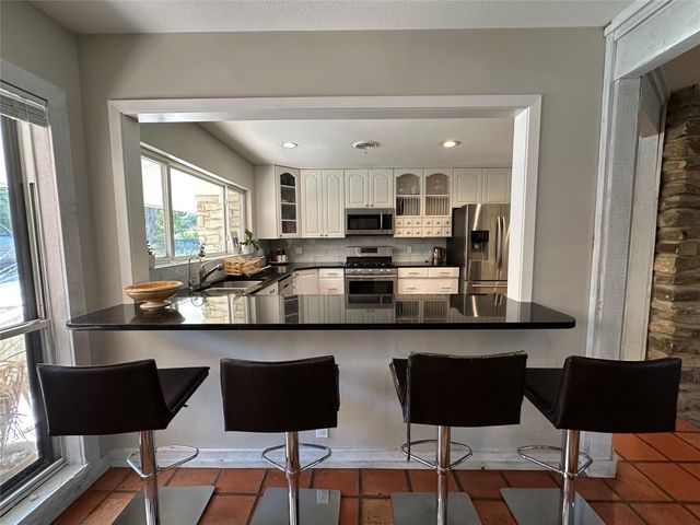 400 Juniper RD, West Lake Hills, TX 78746