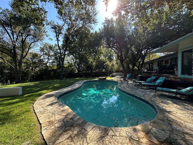 400 Juniper RD, West Lake Hills, TX 78746