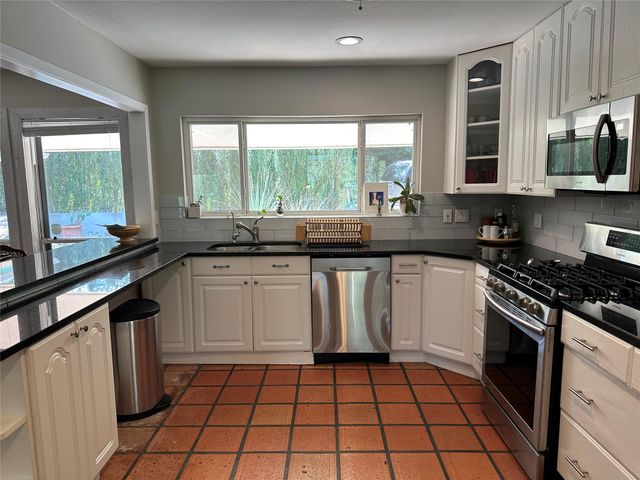 400 Juniper RD, West Lake Hills, TX 78746
