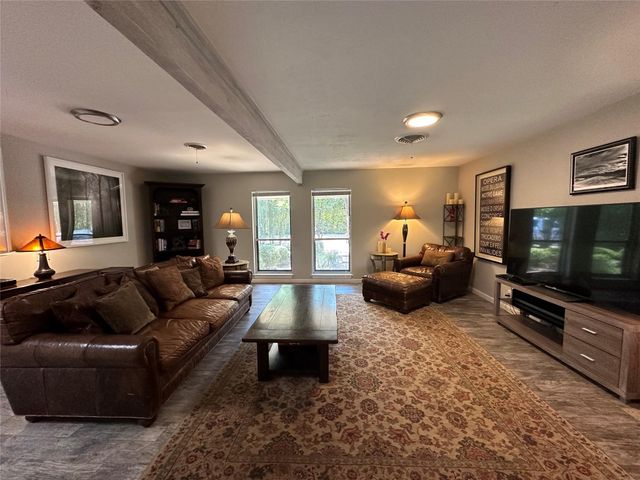400 Juniper RD, West Lake Hills, TX 78746