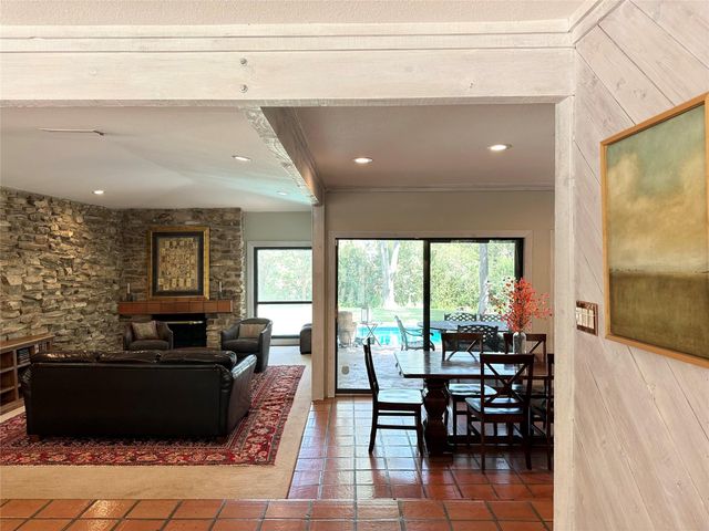 400 Juniper RD, West Lake Hills, TX 78746