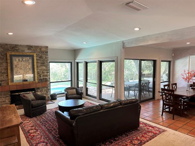 400 Juniper RD, West Lake Hills, TX 78746