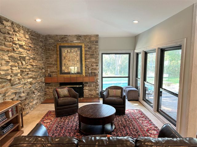 400 Juniper RD, West Lake Hills, TX 78746