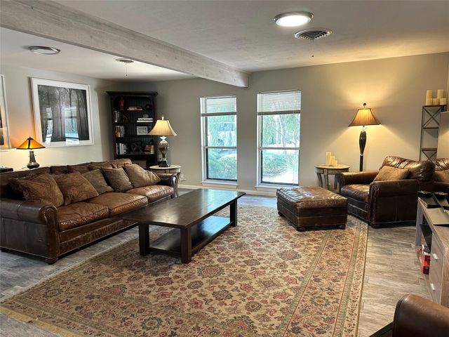 400 Juniper RD, West Lake Hills, TX 78746