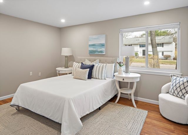 6 Beals Cove Rd H, Hingham, MA 02043