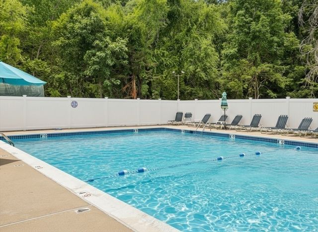 6 Beals Cove Rd H, Hingham, MA 02043