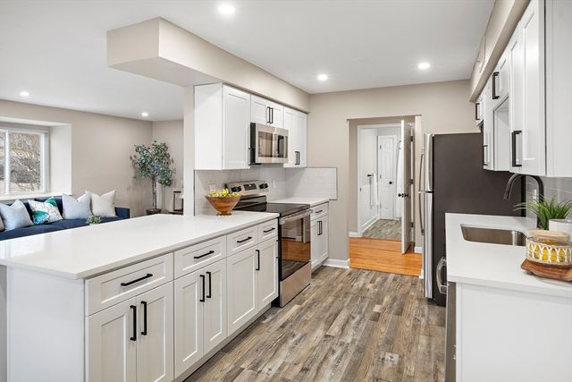 6 Beals Cove Rd H, Hingham, MA 02043