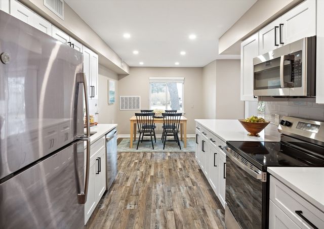 6 Beals Cove Rd H, Hingham, MA 02043