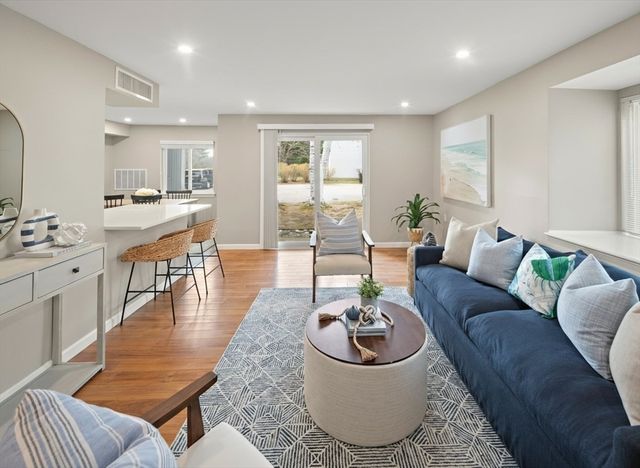 6 Beals Cove Rd H, Hingham, MA 02043