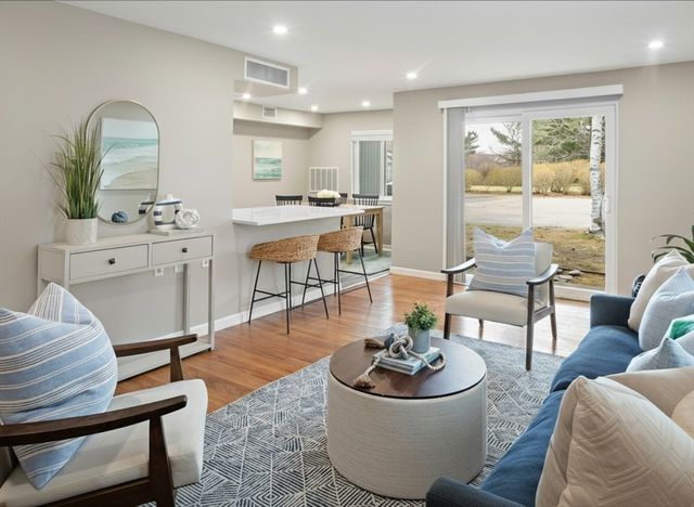 6 Beals Cove Rd H, Hingham, MA 02043