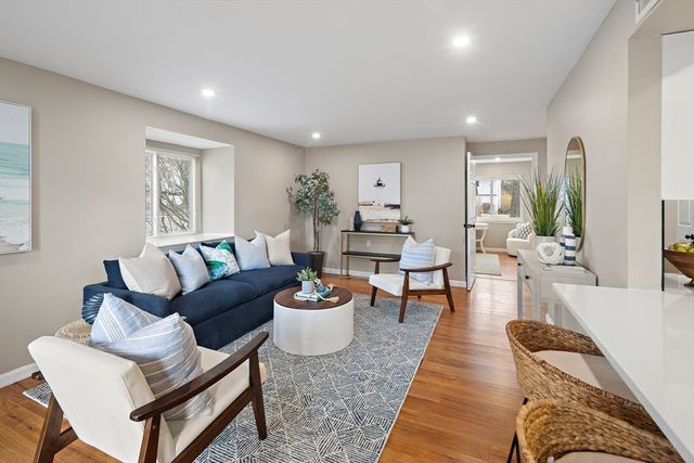 6 Beals Cove Rd H, Hingham, MA 02043