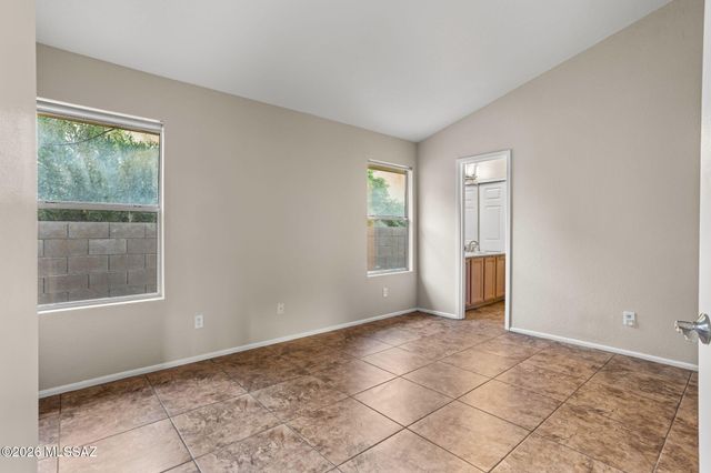 2555 W Brogan Street, Tucson, AZ 85745