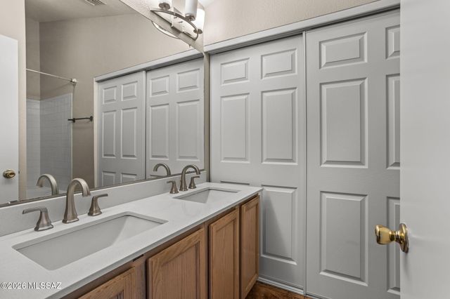2555 W Brogan Street, Tucson, AZ 85745