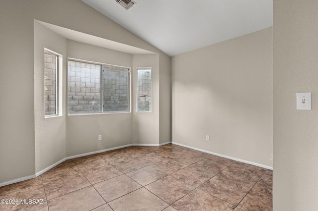 2555 W Brogan Street, Tucson, AZ 85745