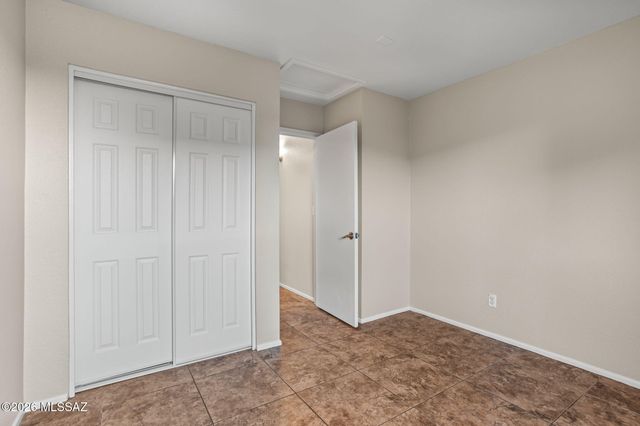 2555 W Brogan Street, Tucson, AZ 85745