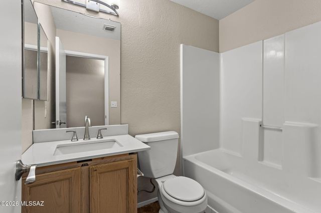 2555 W Brogan Street, Tucson, AZ 85745