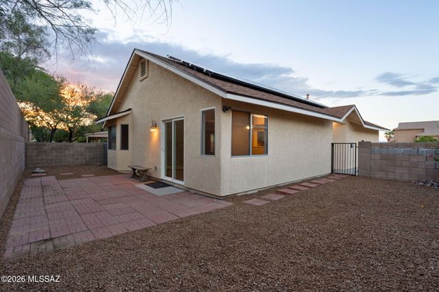 2555 W Brogan Street, Tucson, AZ 85745