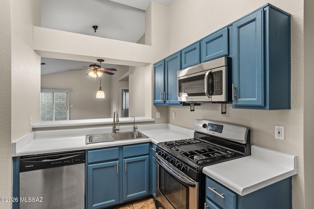 2555 W Brogan Street, Tucson, AZ 85745
