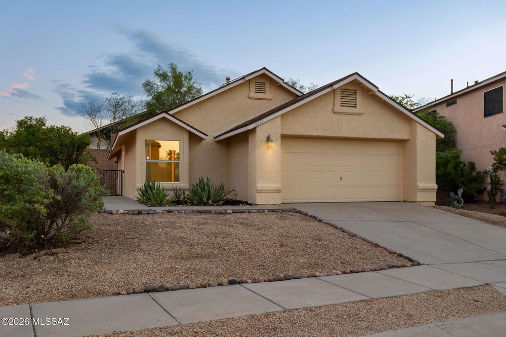 2555 W Brogan Street, Tucson, AZ 85745
