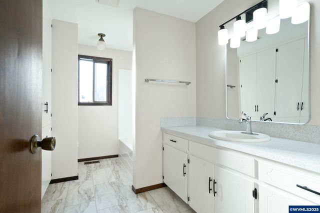 4904 Springhill Dr NW, Albany, OR 97321