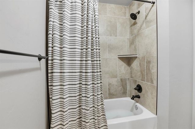 1100 Garrett Farm Road, Newcastle, OK 73065