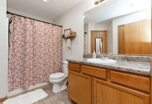 2004 Country Cove Lane, Altoona, IA 50009