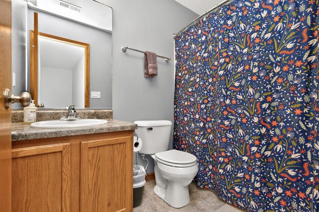 2004 Country Cove Lane, Altoona, IA 50009