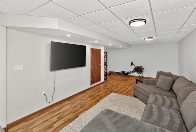 2004 Country Cove Lane, Altoona, IA 50009