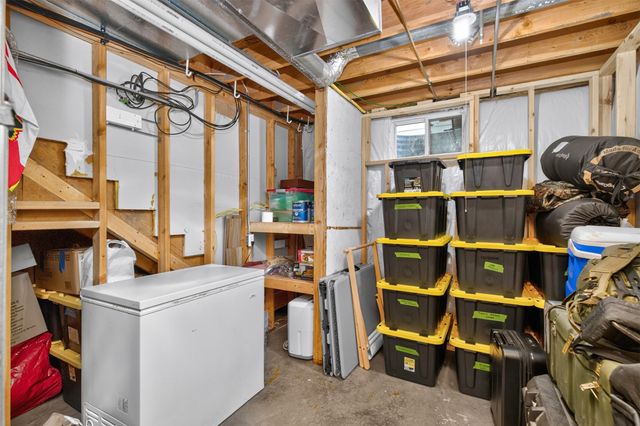 2004 Country Cove Lane, Altoona, IA 50009